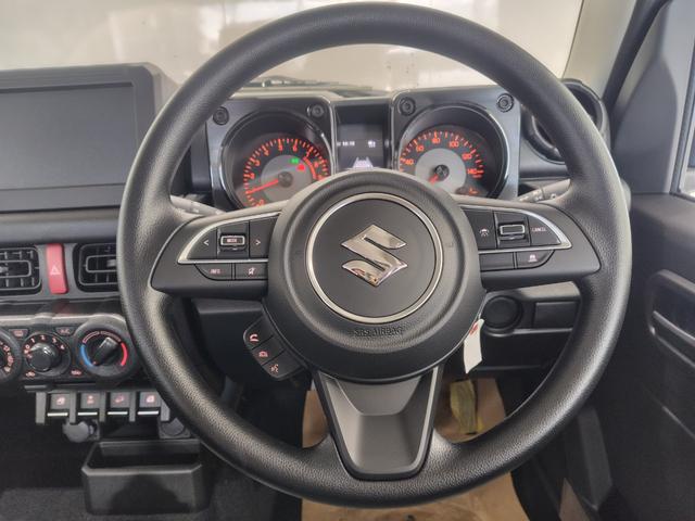 ジムニー ＸＧ　４ＷＤ　届出済み未使用車　衝突軽減システム　ダウンヒルアシスト　アイドリングストップ　エアコン　キーレスエントリー　オートライト　盗難防止システム　エアバック　ＡＢＳ（6枚目）