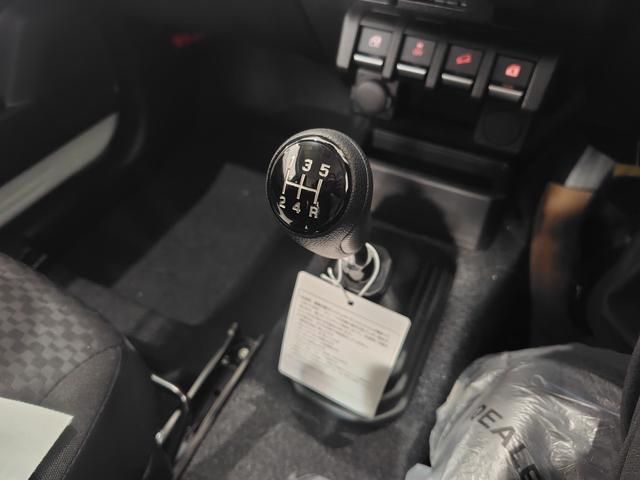 ジムニー ＸＧ　４ＷＤ　届出済み未使用車　衝突軽減システム　ダウンヒルアシスト　アイドリングストップ　エアコン　キーレスエントリー　オートライト　盗難防止システム　エアバック　ＡＢＳ（14枚目）