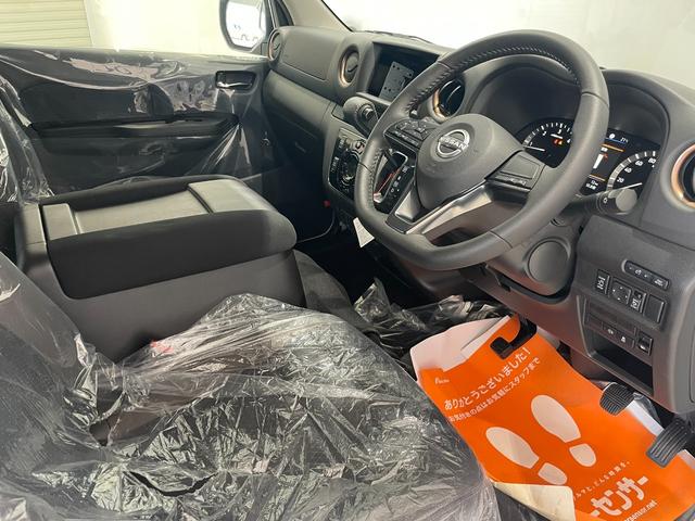 キャラバン ロンググランドプレミアムGX 4WD 登録済未使用車 寒冷地仕様 ワンタッチオートスライドドア(助手席側) スクラッチシールド アラウンドビューモニター シートヒーター LEDヘッドランプ インテリジェントルームミラー(18枚目)