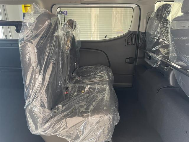 キャラバン ロンググランドプレミアムGX 4WD 登録済未使用車 寒冷地仕様 ワンタッチオートスライドドア(助手席側) スクラッチシールド アラウンドビューモニター シートヒーター LEDヘッドランプ インテリジェントルームミラー(20枚目)