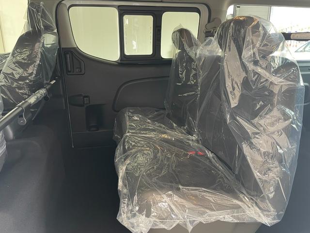 キャラバン ロンググランドプレミアムGX 4WD 登録済未使用車 寒冷地仕様 ワンタッチオートスライドドア(助手席側) スクラッチシールド アラウンドビューモニター シートヒーター LEDヘッドランプ インテリジェントルームミラー(21枚目)