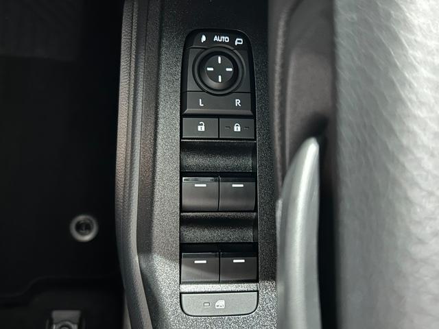 ランドクルーザー250 GX 登録済未使用車 純正8インチナビ・フルセグTV 純正フロアマット パノラミックビューモニター LEDヘッドランプ フォグライト オートハイビーム レーダークルーズコントロール ETC2.0(24枚目)