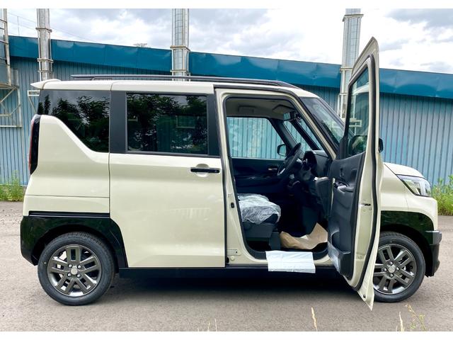デリカミニ Ｇ　プレミアム　届出済み未使用車　Ｅ－Ａｓｓｉｓｔ　両側電動スライドドア　ＡＣＣ　デジタルインナーミラー　全方位カメラ　オーディオレス　ステアリングヒーター　シートヒーター　ＬＥＤヘッドライト　ルーフレール　４ＷＤ（12枚目）