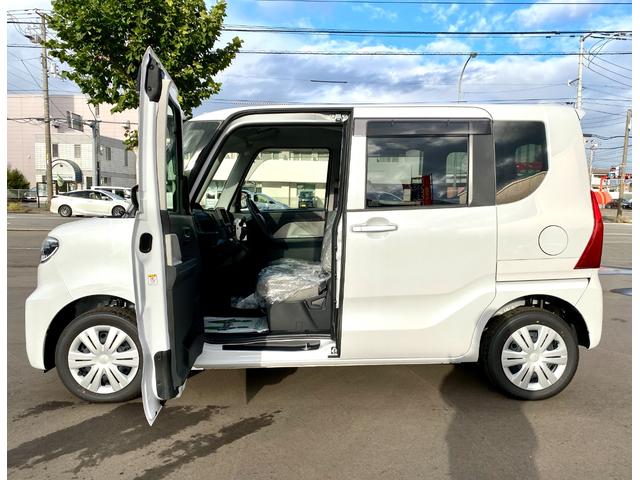タント L 届出済み未使用車 スマートアシスト オーディオレス 両側スライドドア LEDヘッドライト オートライト オートハイビーム アイドリングストップ シートヒーター フルタイム4WD(5枚目)
