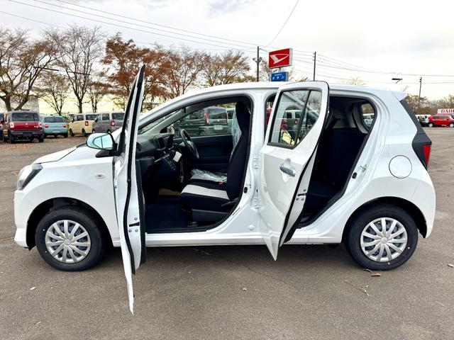 ミライース Ｌ　ＳＡＩＩＩ　届出済み未使用車　スマートアシスト　キーレスエントリー　クリアランスソナー　オーディオレス　アイドリングストップ　横滑り防止　ハロゲンヘッドライト　オートライト　オートハイビーム　フルタイム４ＷＤ（6枚目）
