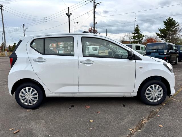 ミライース Ｌ　ＳＡＩＩＩ　届出済み未使用車　スマートアシスト　キーレスエントリー　クリアランスソナー　オーディオレス　アイドリングストップ　横滑り防止　ハロゲンヘッドライト　オートライト　オートハイビーム　フルタイム４ＷＤ（11枚目）