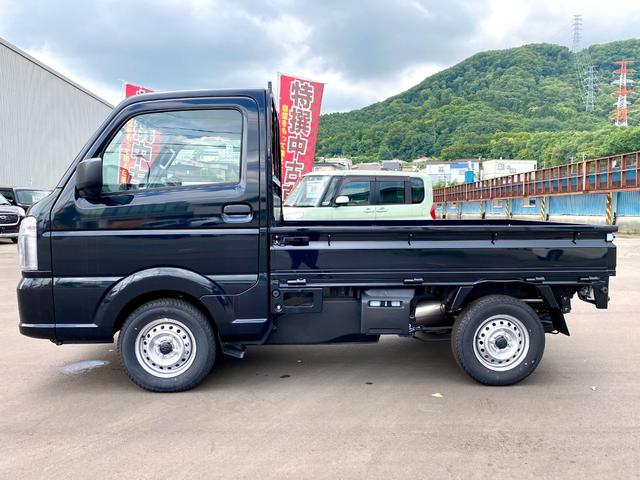 キャリイトラック KCエアコン・パワステ 届出済み未使用車 キーレスエントリー パートタイム4WD ハロゲンヘッドライト オートライト 純正スピーカー付きラジオ スチールホイール クリアランスソナー(4枚目)