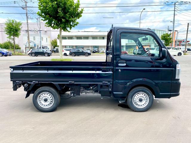 キャリイトラック KCエアコン・パワステ 届出済み未使用車 キーレスエントリー パートタイム4WD ハロゲンヘッドライト オートライト 純正スピーカー付きラジオ スチールホイール クリアランスソナー(9枚目)