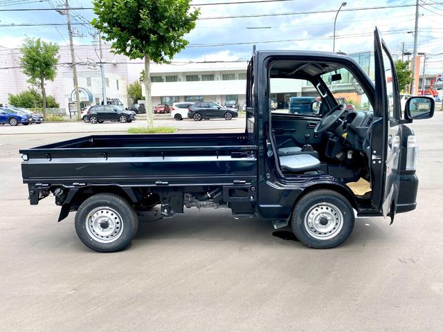キャリイトラック KCエアコン・パワステ 届出済み未使用車 キーレスエントリー パートタイム4WD ハロゲンヘッドライト オートライト 純正スピーカー付きラジオ スチールホイール クリアランスソナー(10枚目)