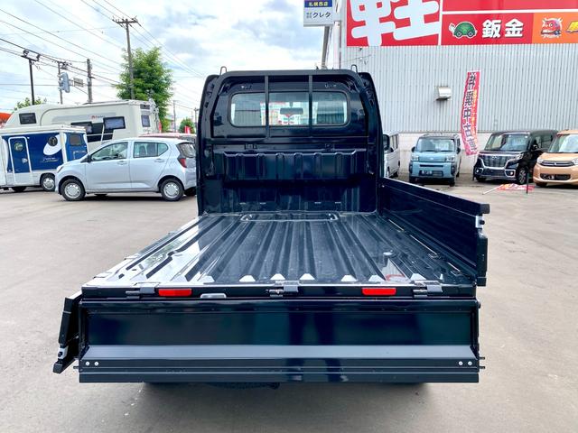 キャリイトラック KCエアコン・パワステ 届出済み未使用車 キーレスエントリー パートタイム4WD ハロゲンヘッドライト オートライト 純正スピーカー付きラジオ スチールホイール クリアランスソナー(13枚目)