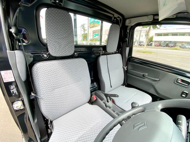 キャリイトラック KCエアコン・パワステ 届出済み未使用車 キーレスエントリー パートタイム4WD ハロゲンヘッドライト オートライト 純正スピーカー付きラジオ スチールホイール クリアランスソナー(17枚目)