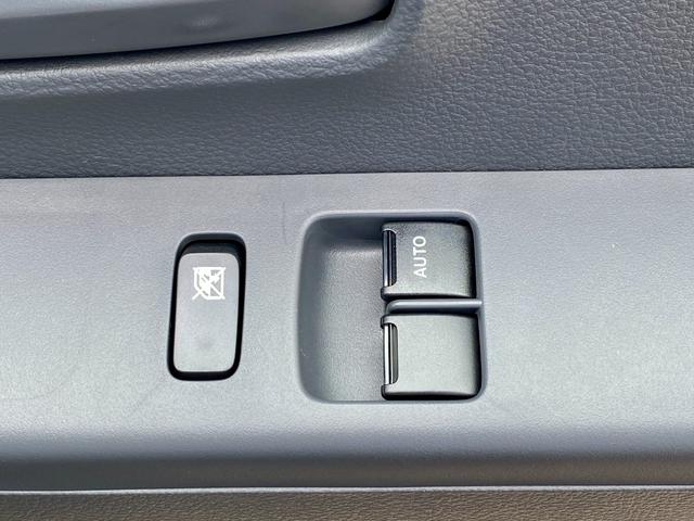 キャリイトラック KCエアコン・パワステ 届出済み未使用車 キーレスエントリー パートタイム4WD ハロゲンヘッドライト オートライト 純正スピーカー付きラジオ スチールホイール クリアランスソナー(18枚目)