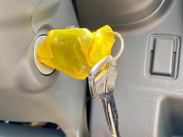 キャリイトラック KCエアコン・パワステ 届出済み未使用車 キーレスエントリー パートタイム4WD ハロゲンヘッドライト オートライト 純正スピーカー付きラジオ スチールホイール クリアランスソナー(19枚目)