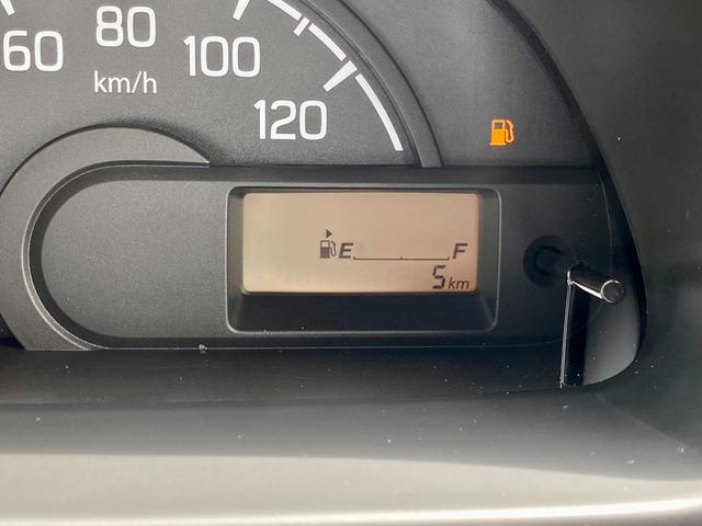 キャリイトラック KCエアコン・パワステ 届出済み未使用車 キーレスエントリー パートタイム4WD ハロゲンヘッドライト オートライト 純正スピーカー付きラジオ スチールホイール クリアランスソナー(21枚目)