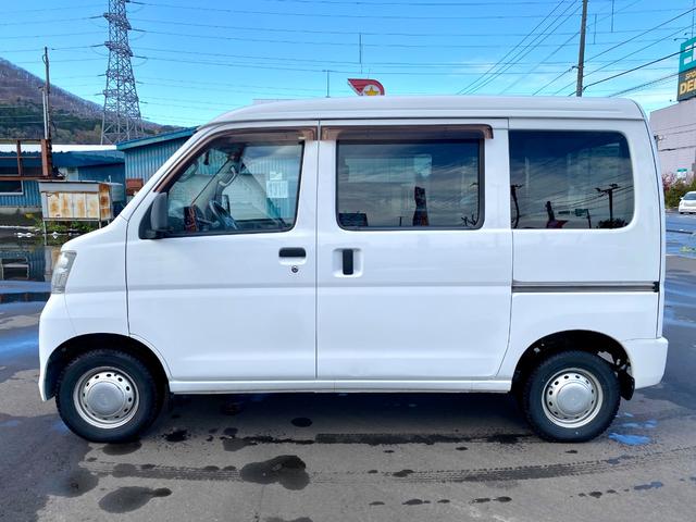 ハイゼットカーゴ ＤＸ　キーレスエントリー　両側スライドドア　ハロゲンヘッドライト　パートタイム４ＷＤ　純正スピーカー付きラジオ　パワーステアリング　パワーウインドウ　マニュアルエアコン（4枚目）