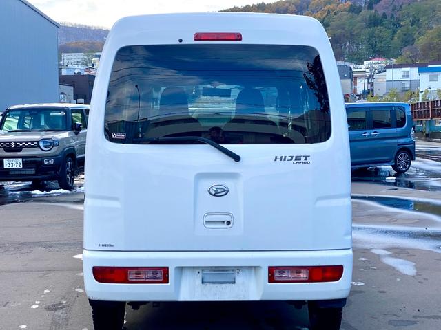 ハイゼットカーゴ ＤＸ　キーレスエントリー　両側スライドドア　ハロゲンヘッドライト　パートタイム４ＷＤ　純正スピーカー付きラジオ　パワーステアリング　パワーウインドウ　マニュアルエアコン（8枚目）