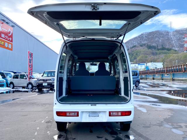 ハイゼットカーゴ ＤＸ　キーレスエントリー　両側スライドドア　ハロゲンヘッドライト　パートタイム４ＷＤ　純正スピーカー付きラジオ　パワーステアリング　パワーウインドウ　マニュアルエアコン（9枚目）