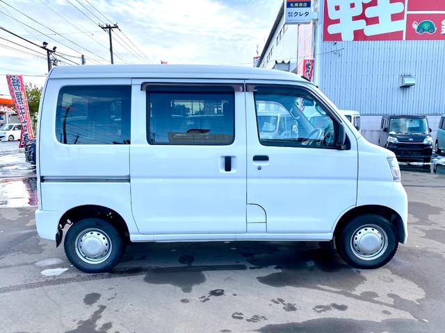 ハイゼットカーゴ ＤＸ　キーレスエントリー　両側スライドドア　ハロゲンヘッドライト　パートタイム４ＷＤ　純正スピーカー付きラジオ　パワーステアリング　パワーウインドウ　マニュアルエアコン（11枚目）