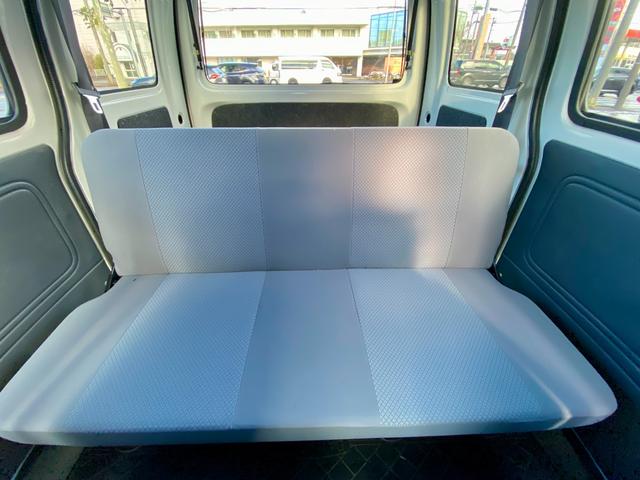 ハイゼットカーゴ ＤＸ　キーレスエントリー　両側スライドドア　ハロゲンヘッドライト　パートタイム４ＷＤ　純正スピーカー付きラジオ　パワーステアリング　パワーウインドウ　マニュアルエアコン（17枚目）