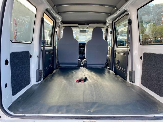 ハイゼットカーゴ ＤＸ　キーレスエントリー　両側スライドドア　ハロゲンヘッドライト　パートタイム４ＷＤ　純正スピーカー付きラジオ　パワーステアリング　パワーウインドウ　マニュアルエアコン（21枚目）