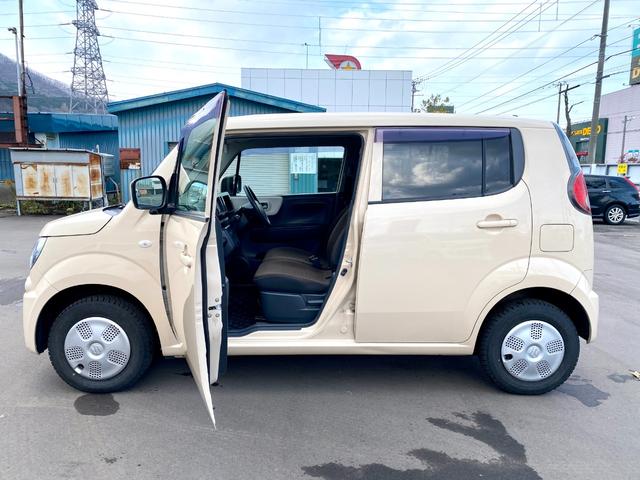 ＭＲワゴン Ｇ　キーレスエントリー　電動格納ミラー　シートヒーター　社外ナビゲーション　マニュアルエアコン　ハロゲンヘッドライト　フロントフォグランプ　フルタイム４ＷＤ（5枚目）