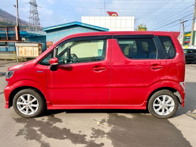 ワゴンＲ ハイブリッドＦＺ　デュアルセンサーブレーキサポート　スマートキー　マイルドハイブリッド　プッシュスタート　ＬＥＤヘッドライト　電動格納ミラー　シートヒーター　社外ナビゲーション　フルタイム４ＷＤ（4枚目）