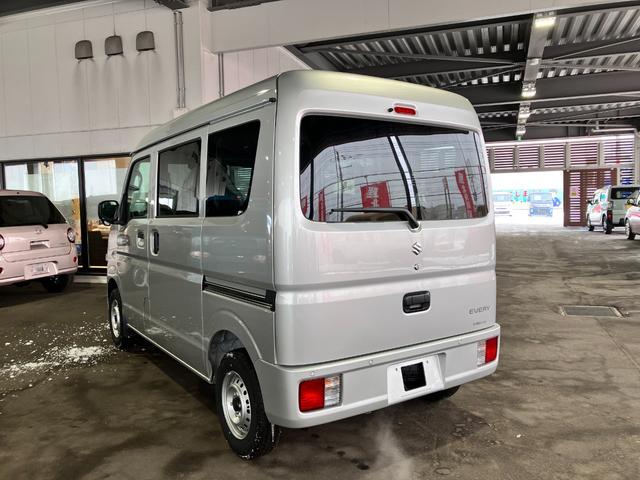 エブリイ ＰＡリミテッド　届出済み未使用車　デュアルカメラブレーキサポート　キーレスエントリー　パワーウインドウ　マニュアルエアコン　ＵＳＢポート　パートタイム４ＷＤ　アイドリングストップ　クリアランスソナー（8枚目）