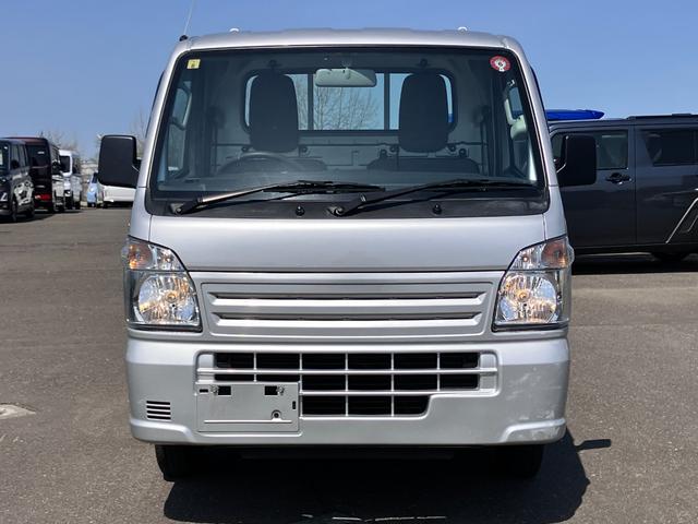 キャリイトラック ＫＣパワステ農繁仕様　パワーステアリング　ハロゲンヘッドライト　５速マニュアル　横滑り防止　デフロック　エアバッグ　パートタイム４ＷＤ　純正スピーカー付きラジオ（3枚目）