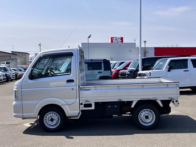 キャリイトラック ＫＣパワステ農繁仕様　パワーステアリング　ハロゲンヘッドライト　５速マニュアル　横滑り防止　デフロック　エアバッグ　パートタイム４ＷＤ　純正スピーカー付きラジオ（5枚目）