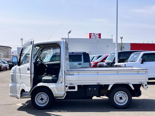 キャリイトラック ＫＣパワステ農繁仕様　パワーステアリング　ハロゲンヘッドライト　５速マニュアル　横滑り防止　デフロック　エアバッグ　パートタイム４ＷＤ　純正スピーカー付きラジオ（6枚目）