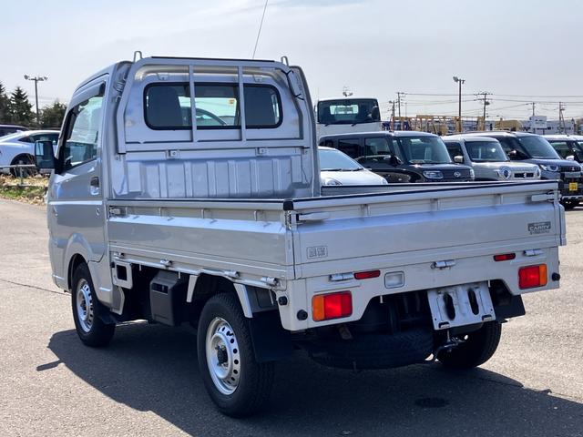 キャリイトラック ＫＣパワステ農繁仕様　パワーステアリング　ハロゲンヘッドライト　５速マニュアル　横滑り防止　デフロック　エアバッグ　パートタイム４ＷＤ　純正スピーカー付きラジオ（7枚目）