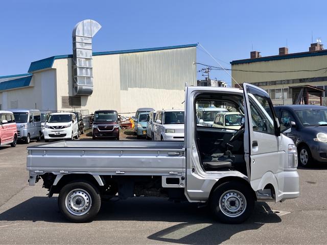 キャリイトラック ＫＣパワステ農繁仕様　パワーステアリング　ハロゲンヘッドライト　５速マニュアル　横滑り防止　デフロック　エアバッグ　パートタイム４ＷＤ　純正スピーカー付きラジオ（11枚目）