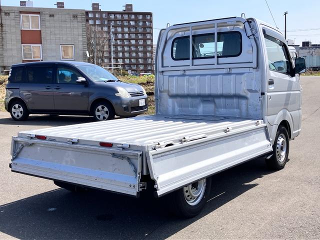 キャリイトラック ＫＣパワステ農繁仕様　パワーステアリング　ハロゲンヘッドライト　５速マニュアル　横滑り防止　デフロック　エアバッグ　パートタイム４ＷＤ　純正スピーカー付きラジオ（15枚目）