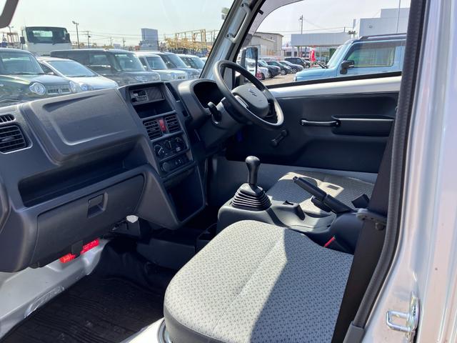 キャリイトラック ＫＣパワステ農繁仕様　パワーステアリング　ハロゲンヘッドライト　５速マニュアル　横滑り防止　デフロック　エアバッグ　パートタイム４ＷＤ　純正スピーカー付きラジオ（17枚目）