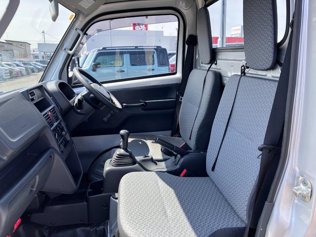 キャリイトラック ＫＣパワステ農繁仕様　パワーステアリング　ハロゲンヘッドライト　５速マニュアル　横滑り防止　デフロック　エアバッグ　パートタイム４ＷＤ　純正スピーカー付きラジオ（18枚目）