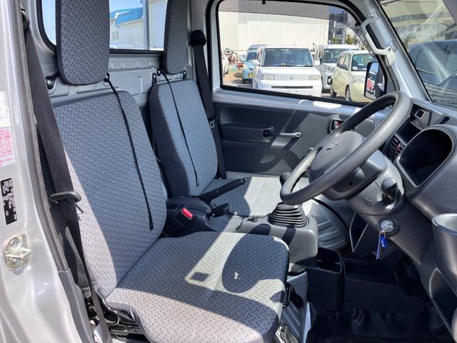 キャリイトラック ＫＣパワステ農繁仕様　パワーステアリング　ハロゲンヘッドライト　５速マニュアル　横滑り防止　デフロック　エアバッグ　パートタイム４ＷＤ　純正スピーカー付きラジオ（19枚目）