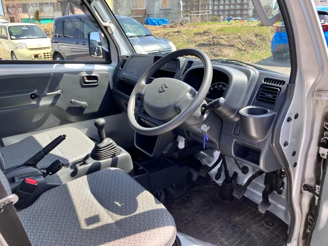 キャリイトラック ＫＣパワステ農繁仕様　パワーステアリング　ハロゲンヘッドライト　５速マニュアル　横滑り防止　デフロック　エアバッグ　パートタイム４ＷＤ　純正スピーカー付きラジオ（20枚目）