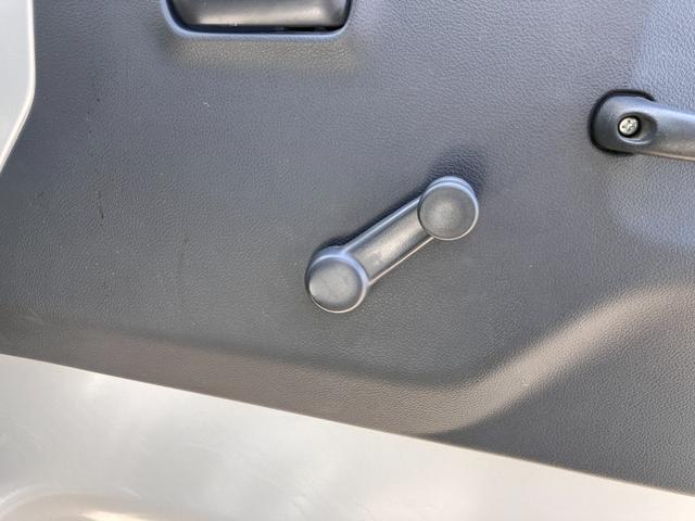 キャリイトラック ＫＣパワステ農繁仕様　パワーステアリング　ハロゲンヘッドライト　５速マニュアル　横滑り防止　デフロック　エアバッグ　パートタイム４ＷＤ　純正スピーカー付きラジオ（21枚目）