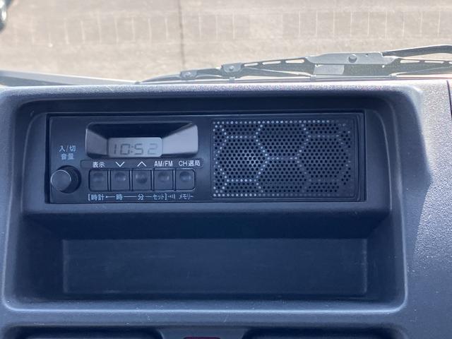 キャリイトラック ＫＣパワステ農繁仕様　パワーステアリング　ハロゲンヘッドライト　５速マニュアル　横滑り防止　デフロック　エアバッグ　パートタイム４ＷＤ　純正スピーカー付きラジオ（24枚目）