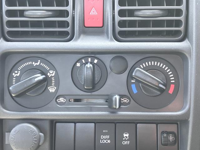 キャリイトラック ＫＣパワステ農繁仕様　パワーステアリング　ハロゲンヘッドライト　５速マニュアル　横滑り防止　デフロック　エアバッグ　パートタイム４ＷＤ　純正スピーカー付きラジオ（25枚目）