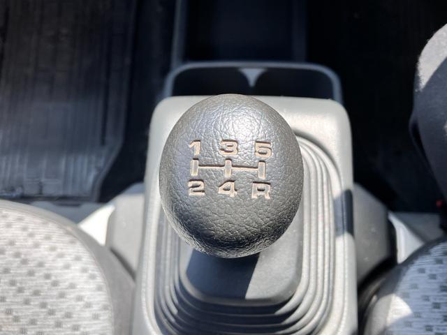 キャリイトラック ＫＣパワステ農繁仕様　パワーステアリング　ハロゲンヘッドライト　５速マニュアル　横滑り防止　デフロック　エアバッグ　パートタイム４ＷＤ　純正スピーカー付きラジオ（30枚目）