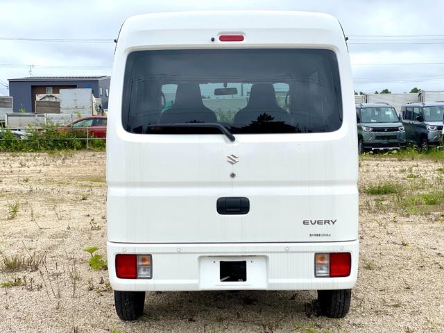 エブリイ ＰＡ　届出済み未使用車　両側スライドドア　ハロゲンヘッドライト　パートタイム４ＷＤ　横滑り防止　パワーステアリング　アイドリングストップ　純正スピーカー付きラジオ　クリアランスソナー（8枚目）
