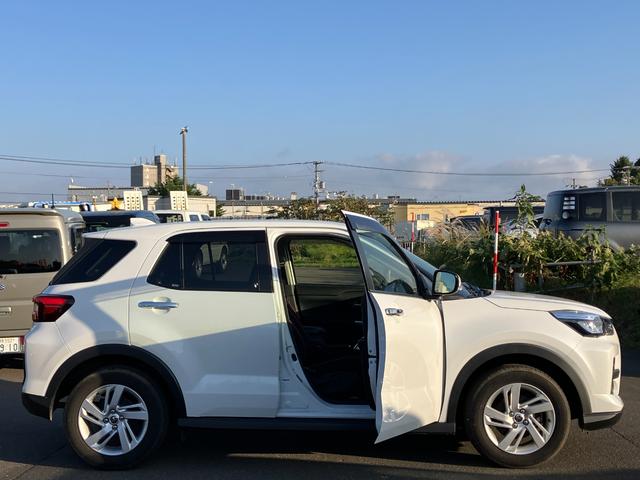 ライズ Ｇ　スマートアシスト　純正９ｉｎｃディスプレイオーディオ　フルセグテレビ　Ａｐｐｌｅ　Ｃａｒ　Ｐｌａｙ　Ａｎｄｒｏｉｄ　Ａｕｔｏ　ＬＥＤヘッドライト　純正アルミホイール　スタッドレスタイヤ付き（13枚目）