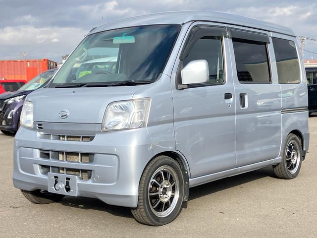ハイゼットカーゴ クルーズターボ 5速マニュアル車 パートタイム4WD キーレスエントリー 社外ステアリング 純正積込 電動格納ミラー パワーステアリング パワーウインドウ エアコン 社外オーディオ(4枚目)