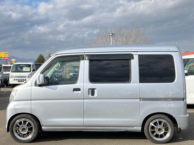 ハイゼットカーゴ クルーズターボ 5速マニュアル車 パートタイム4WD キーレスエントリー 社外ステアリング 純正積込 電動格納ミラー パワーステアリング パワーウインドウ エアコン 社外オーディオ(5枚目)