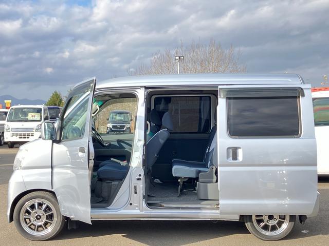 ハイゼットカーゴ クルーズターボ 5速マニュアル車 パートタイム4WD キーレスエントリー 社外ステアリング 純正積込 電動格納ミラー パワーステアリング パワーウインドウ エアコン 社外オーディオ(7枚目)
