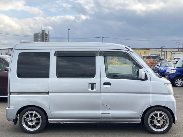 ハイゼットカーゴ クルーズターボ 5速マニュアル車 パートタイム4WD キーレスエントリー 社外ステアリング 純正積込 電動格納ミラー パワーステアリング パワーウインドウ エアコン 社外オーディオ(11枚目)