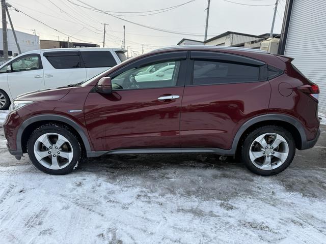 ヴェゼル ハイブリッドＸ・Ｌパッケージ　ナビ　ＥＴＣ　エンスタ　キーレス　バックカメラ　夏冬タイヤ　ＬＥＤヘッドライト　あんしんパッケージ　シートヒーター（4枚目）