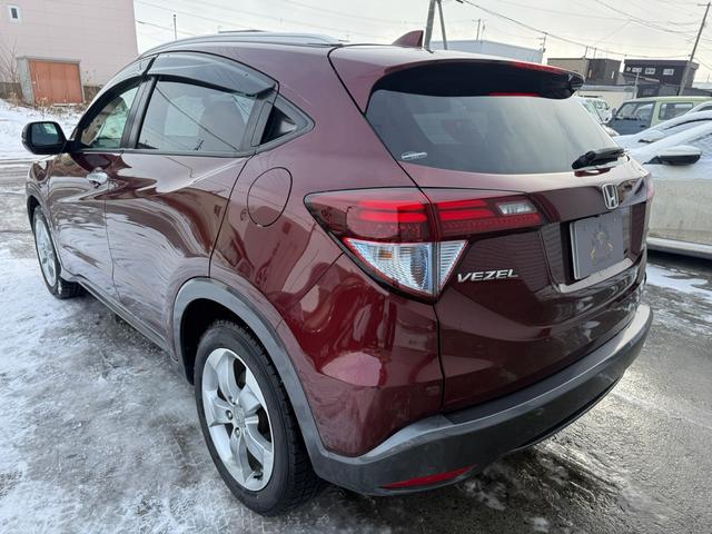 ヴェゼル ハイブリッドＸ・Ｌパッケージ　ナビ　ＥＴＣ　エンスタ　キーレス　バックカメラ　夏冬タイヤ　ＬＥＤヘッドライト　あんしんパッケージ　シートヒーター（5枚目）