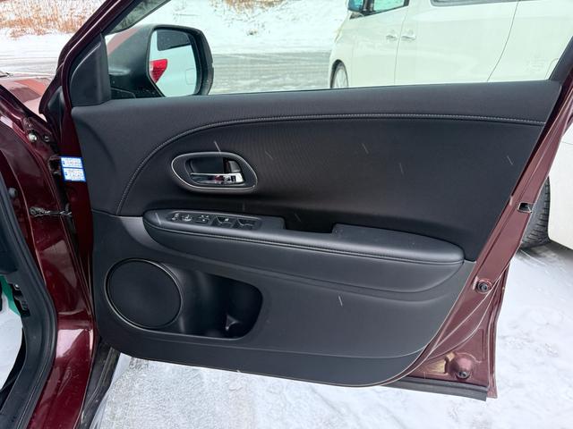 ヴェゼル ハイブリッドＸ・Ｌパッケージ　ナビ　ＥＴＣ　エンスタ　キーレス　バックカメラ　夏冬タイヤ　ＬＥＤヘッドライト　あんしんパッケージ　シートヒーター（35枚目）